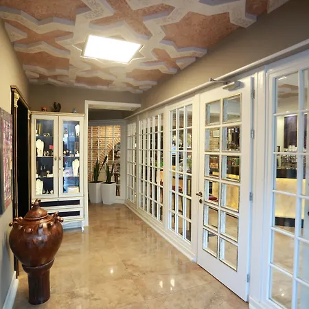 Hymeti's Palace Hotell 5*